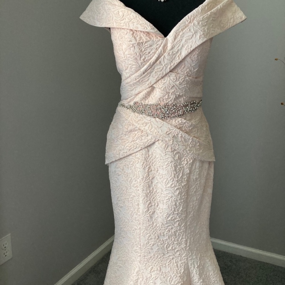 Dress - Picture 8 of 8